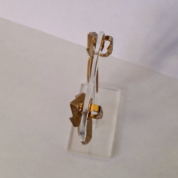 Vintage Trifari Earrings Gold Tone Dangle Clip Ons Large Statement Jewelry - Picture 6 of 16